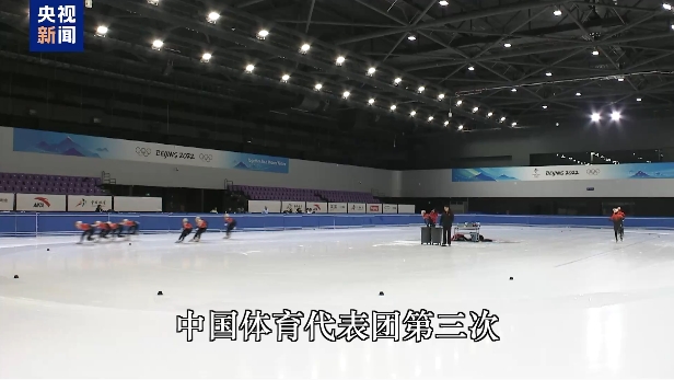 表现得拖泥